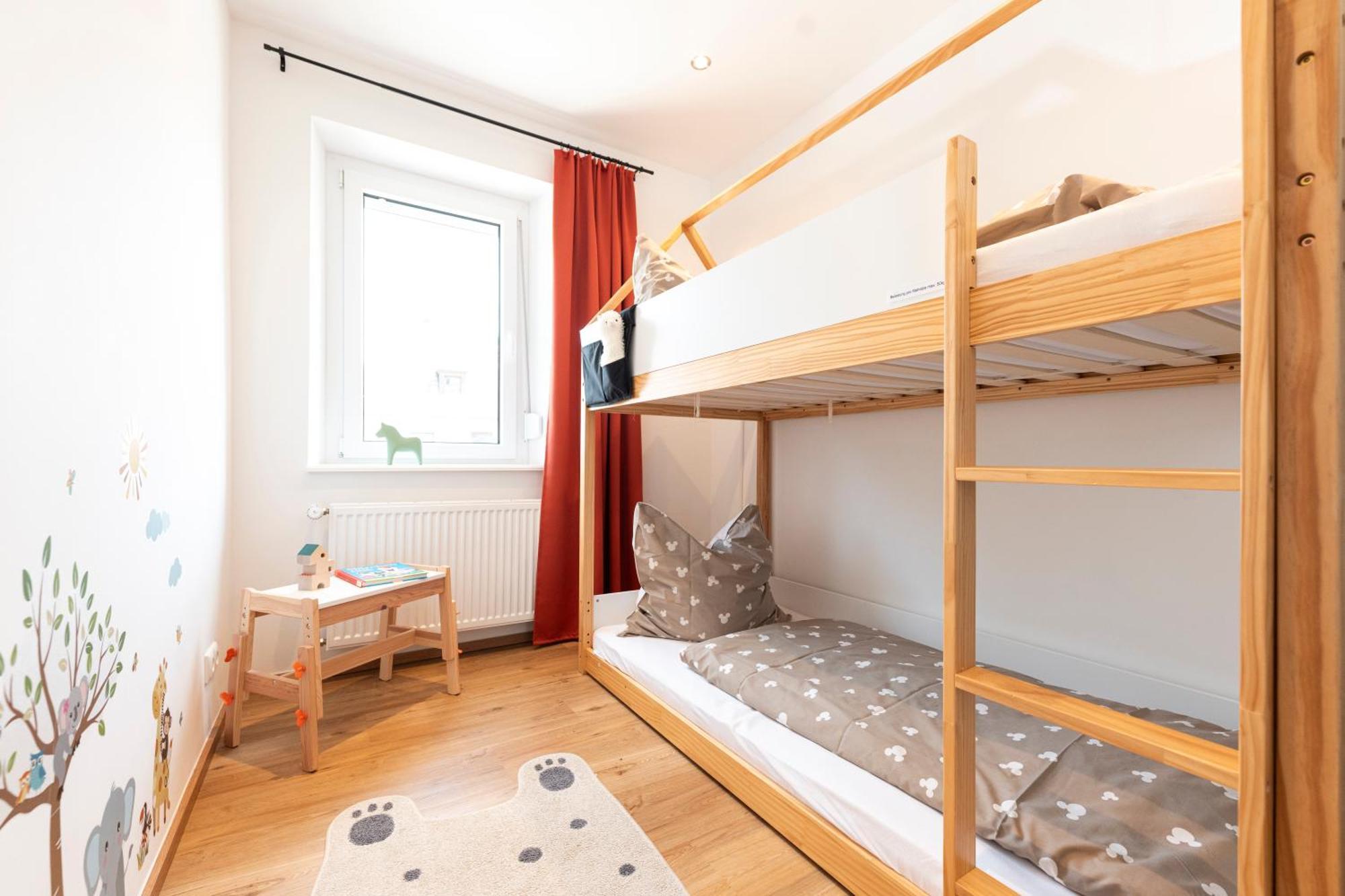 Bunter Hund Apartments - Zentrales Apartment, Parkplatz, Wintergarten, Kinderzimmer Rothenburg ob der Tauber Exterior photo